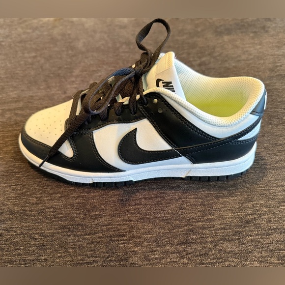 Nike Black and White dunk low Sneakers Classic Design/size 6 - Picture 3 of 13